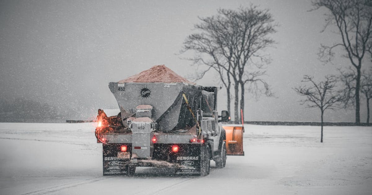 Антиожеледна сіль для доріг: норми, витрати та сезонне планування